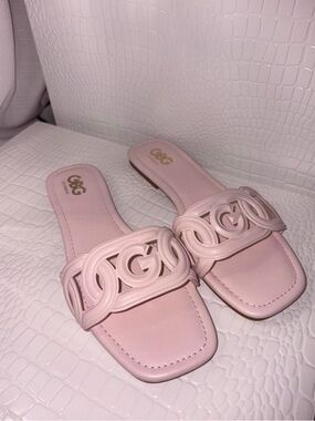 GBG Los Angeles Light Pink Slide Sandals with Interlocking Detail